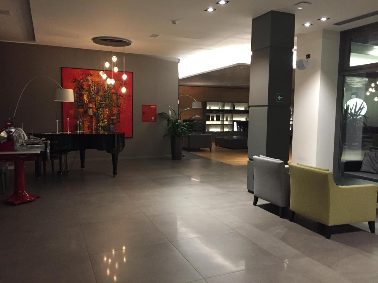 Link124 Hotel Parma Luaran gambar