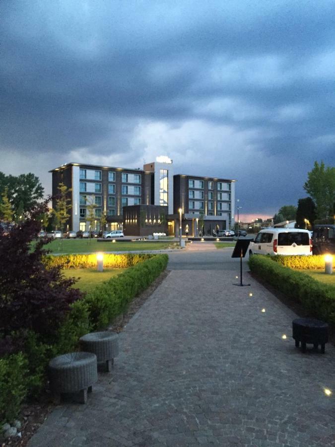 Link124 Hotel Parma Luaran gambar