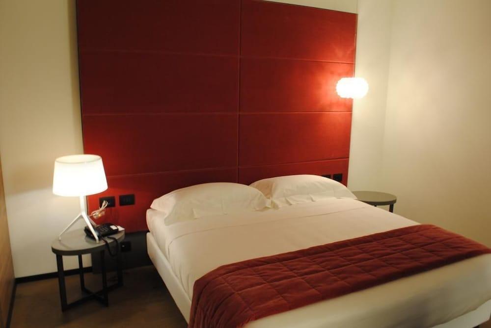 Link124 Hotel Parma Luaran gambar